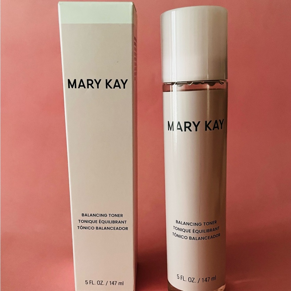 Mary Kay Balancing Toner in Elegant White and Pink